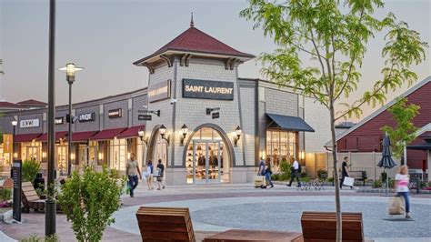 Gucci Outlet Store in Woodbury Common Premium Outlets, New .